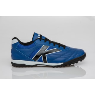 CHUTEIRA KELME SKILL TF AZUL METÁLICO, PRETO E BRANCO